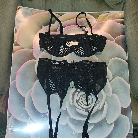 Seduction by Frederick's of Hollywood 3 Piece Lingerie Set Small - Picture 12 of 15